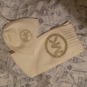 Micheal Kors Hat& Scarf set
